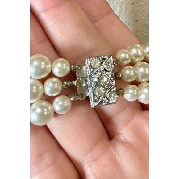 VTG Triple Strand Faux Pearl Necklace Crystal Clasp Bridal Wedding Jewelry - Picture 8 of 10